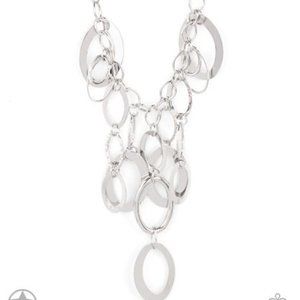 Paparazzi A Silver Spell - Silver